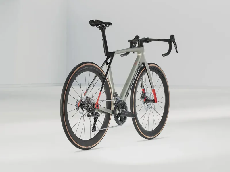 2025 Trek Madone SL 7 Gen 8 - Lunar Silver-4
