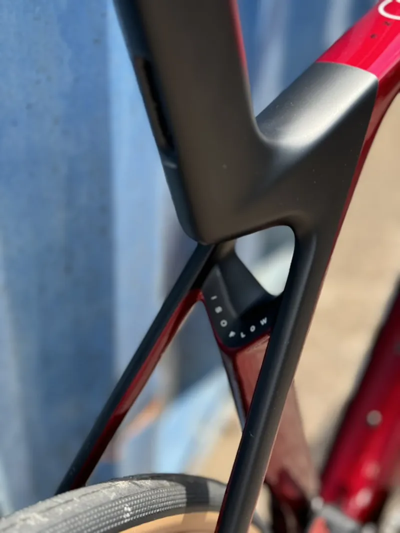 2025 Trek Madone SL 6 Gen 8 - Crimson-5