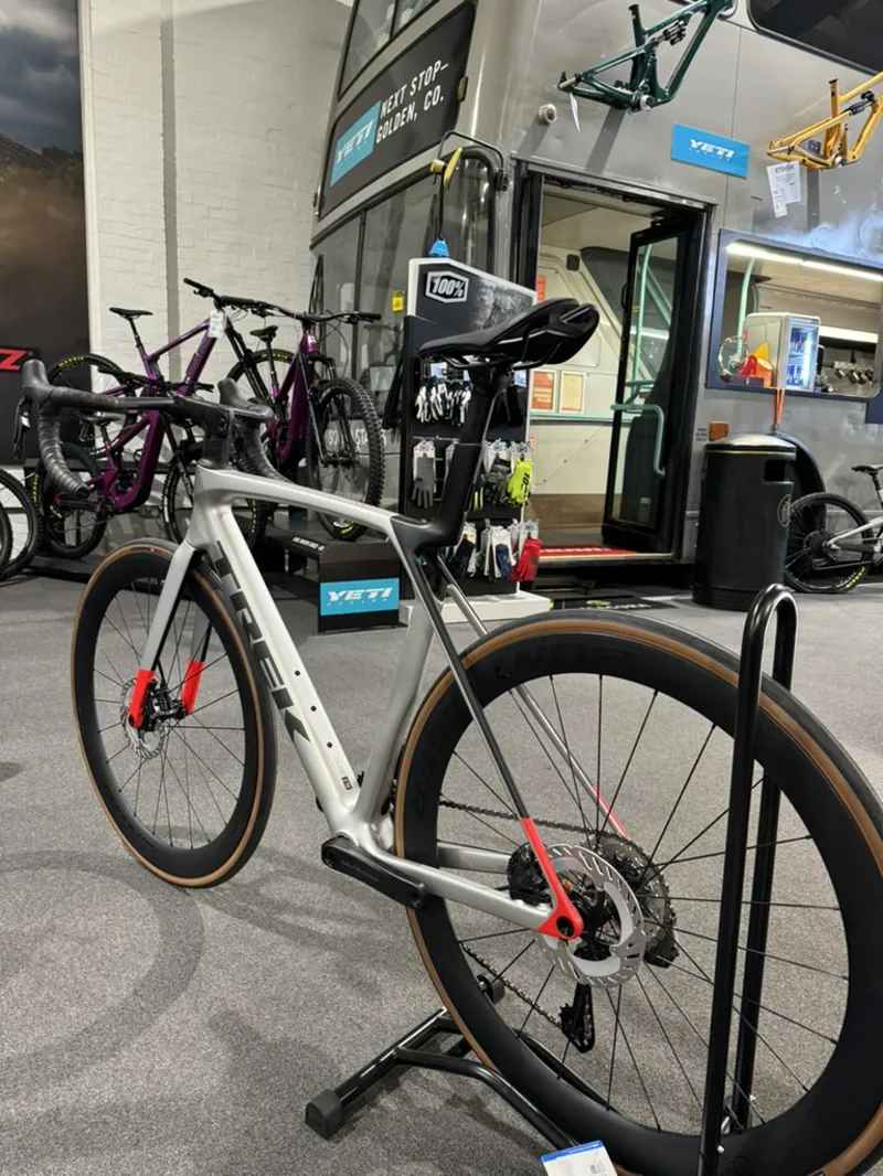 2025 Trek Madone SL 7 Gen 8 - Lunar Silver-3