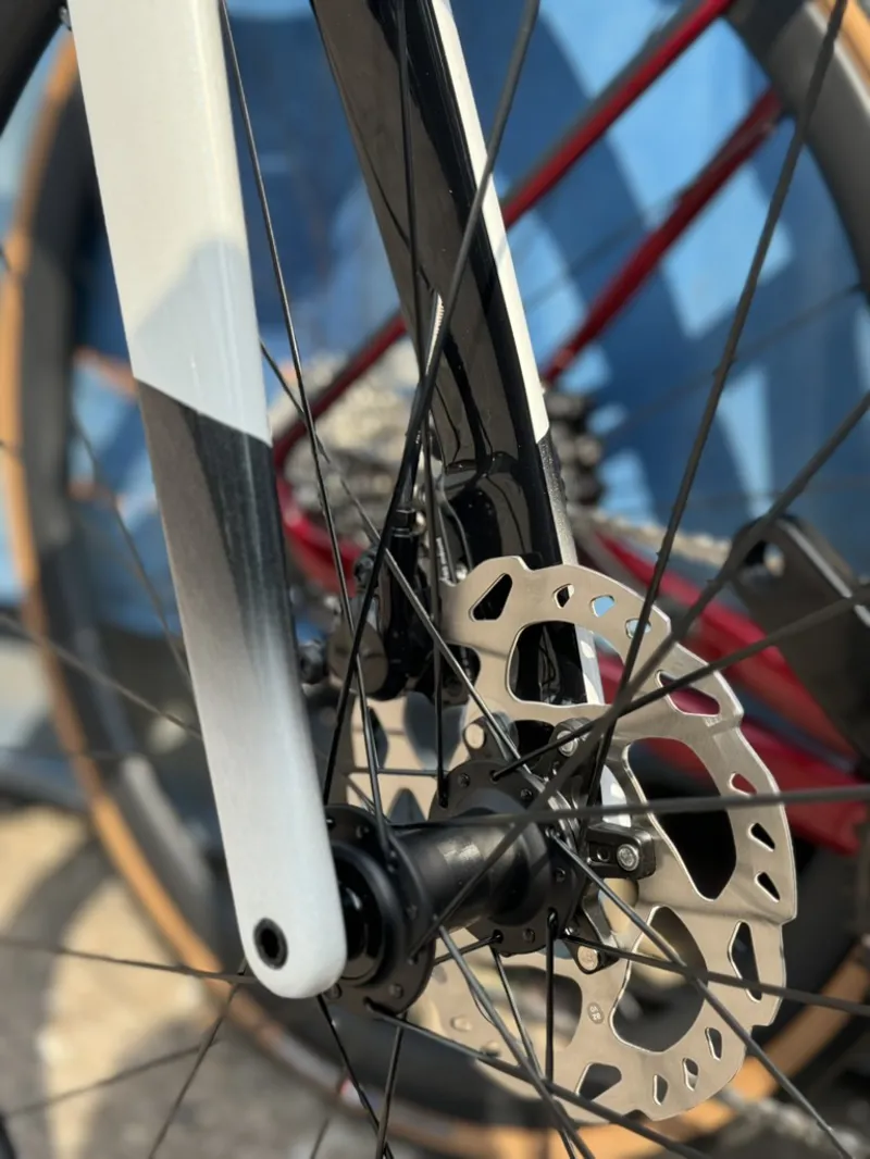 2025 Trek Madone SL 6 Gen 8 - White Prismatic-3