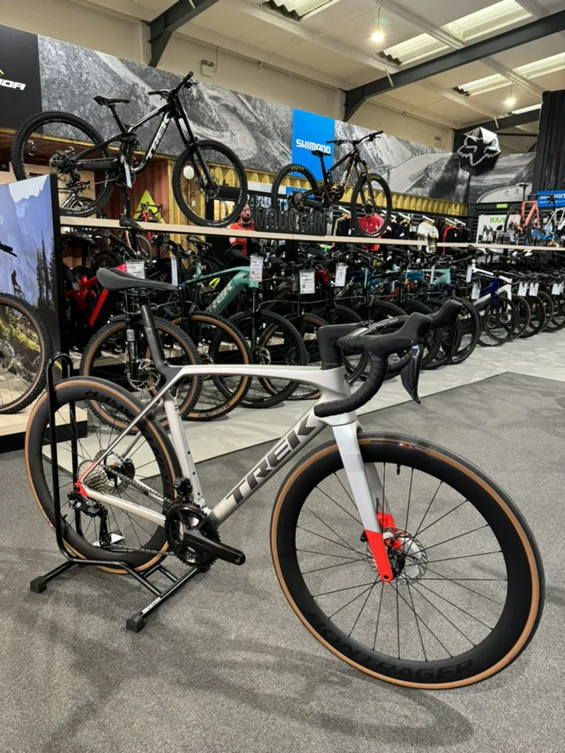 2025 Trek Madone SL 7 Gen 8 - Lunar Silver-2