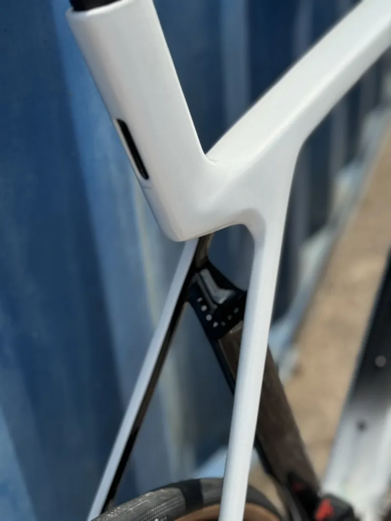 2025 Trek Madone SL 6 Gen 8 - White Prismatic-1