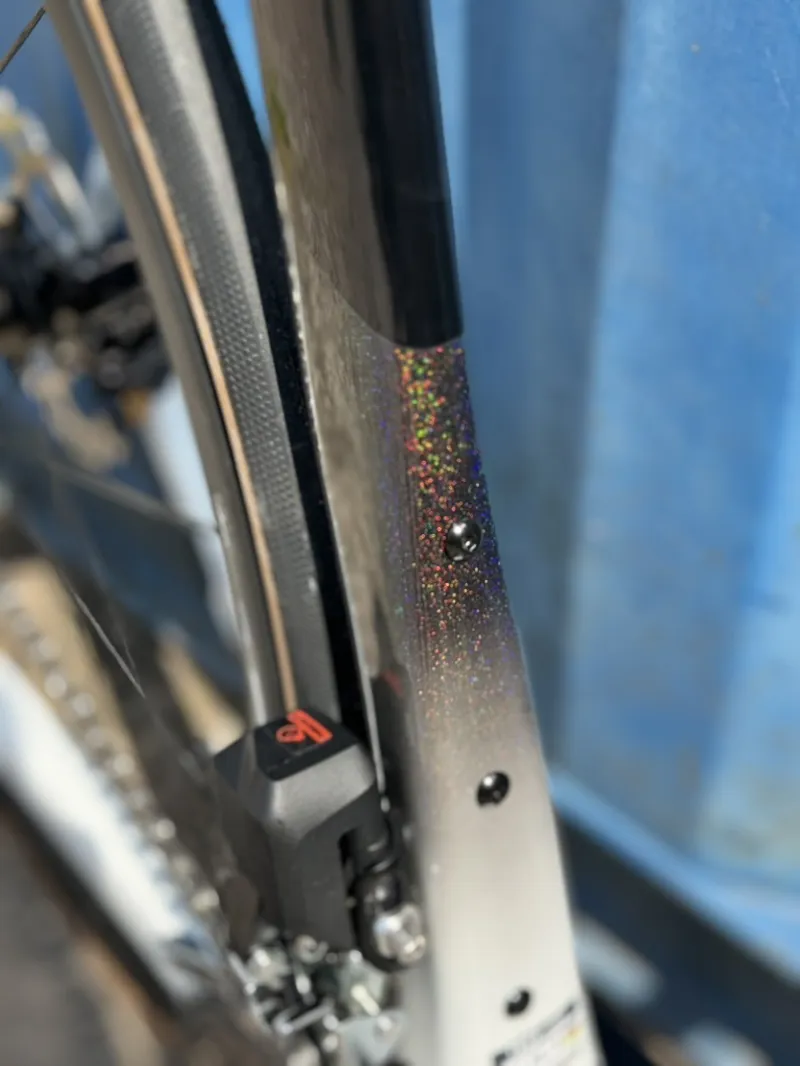 2025 Trek Madone SL 6 Gen 8 - White Prismatic-2