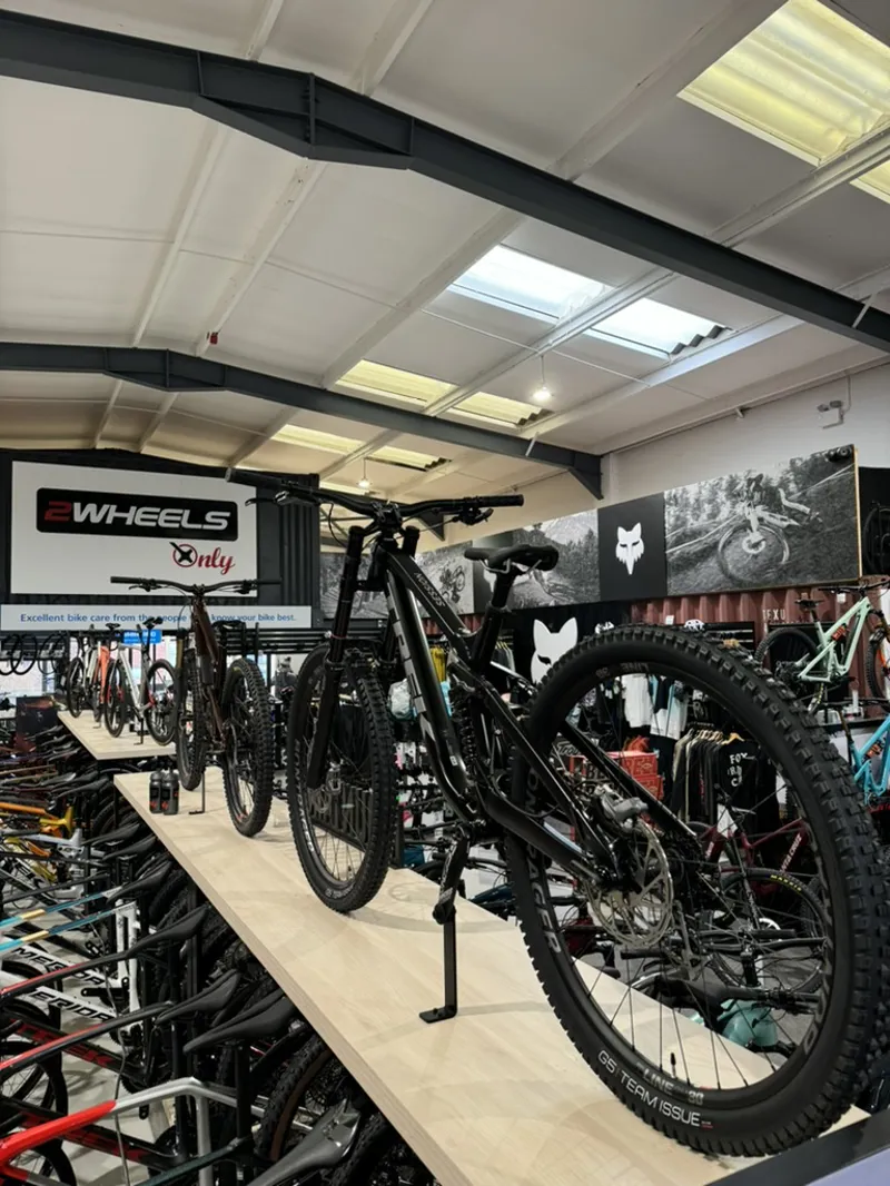 2025 Trek Session 8 29 GX - Satin Black-3