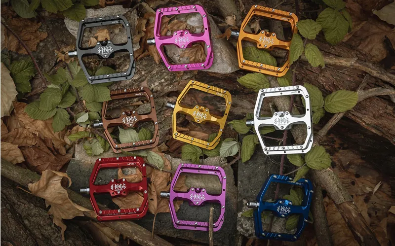 Burgtec Penthouse Mk5 B-Rage Flat Pedal-1