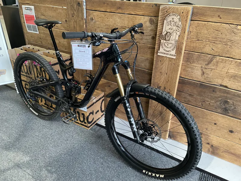 Approved Used Ex Demo 2022 Giant Trance X Advanced Pro 29 1 Trail Bike in Starry Night-1