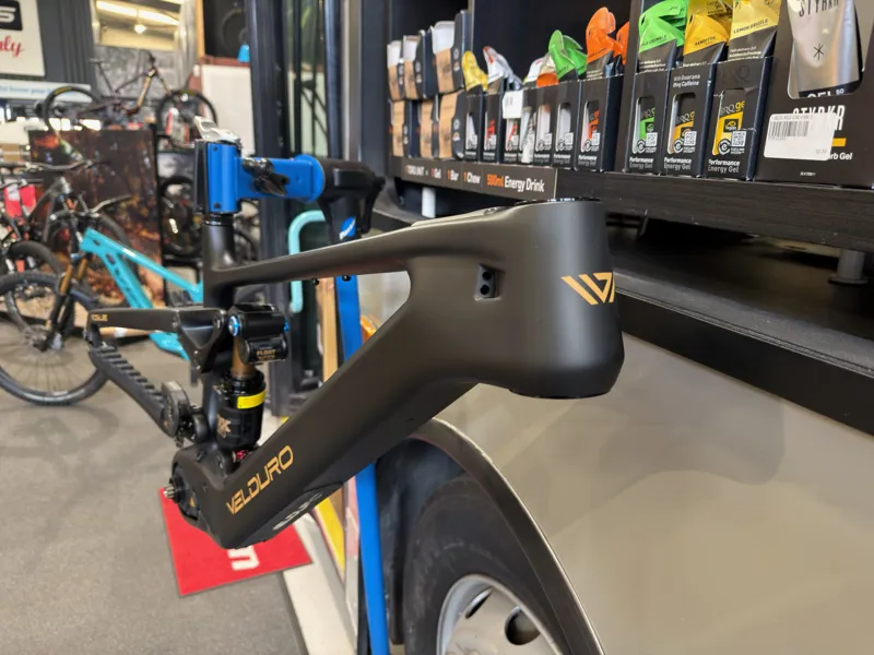 Velduro Rogue Frame inc Shock-3