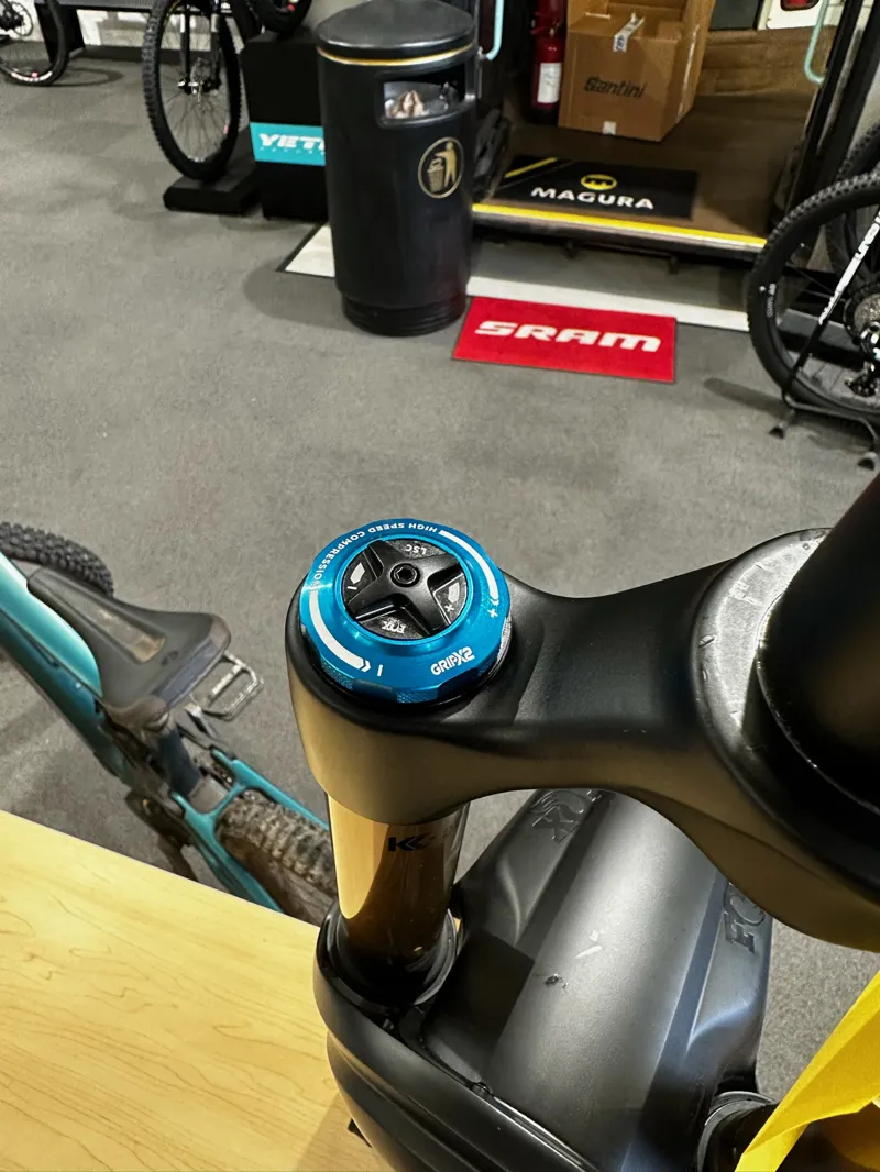 Fox Factory 38 Grip X2 29 - 170mm Travel-2