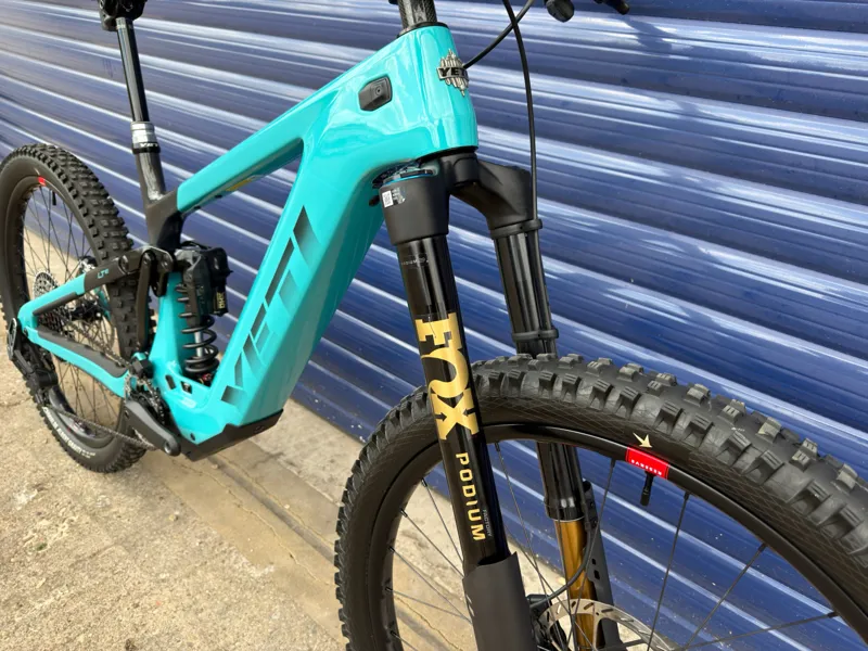 Yeti 2026 LTE T3 Turquoise Large Custom MX - Lightly Used-1