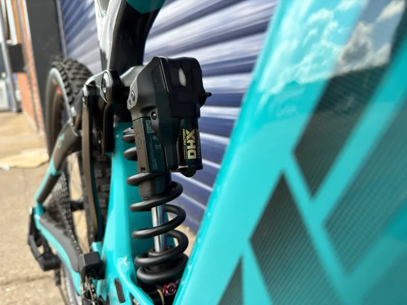 Yeti 2026 LTE T3 Turquoise Large Custom MX - Lightly Used-13
