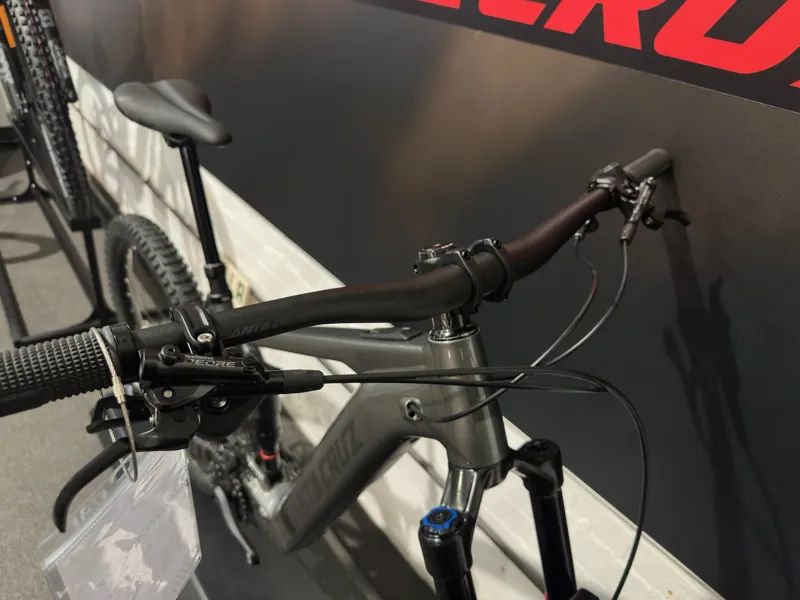 Santa Cruz 2026 Vala AL Deore - Gloss Grey-9