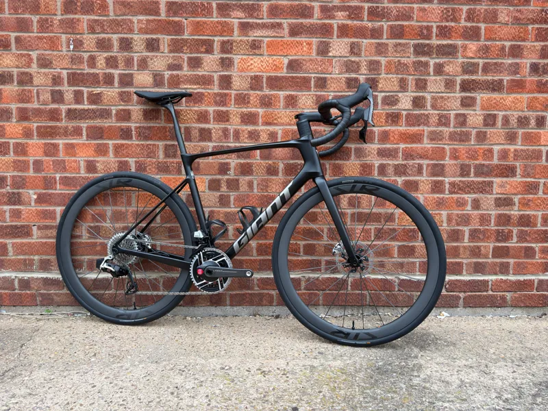 Giant Defy Advanced Pro - Red AXS - Carbon -1