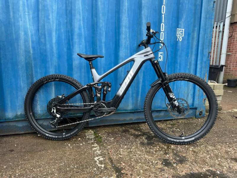 Giant Reign 2026 Advanced E+ 1 - Mercury/Carbon Smoke-11