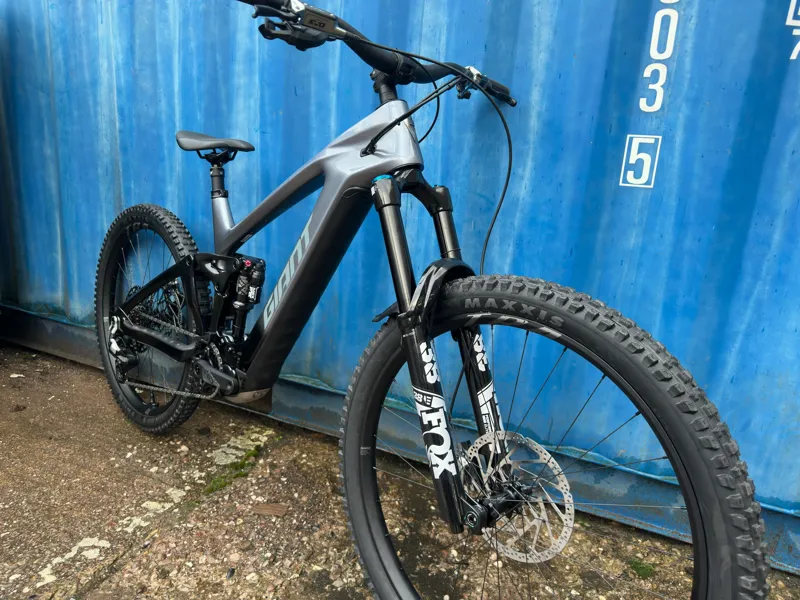 Giant Reign 2026 Advanced E+ 1 - Mercury/Carbon Smoke-12