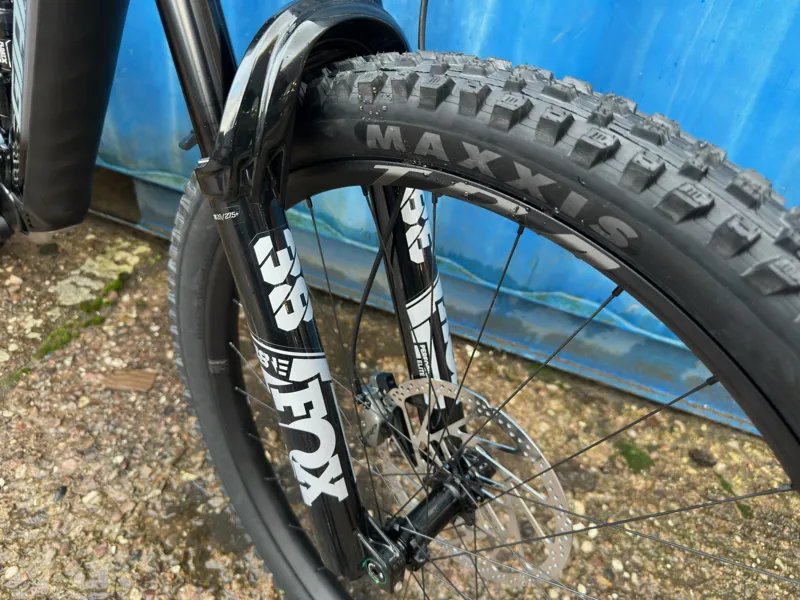 Giant Reign 2026 Advanced E+ 1 - Mercury/Carbon Smoke-10