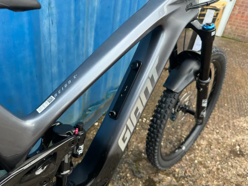 Giant Reign 2026 Advanced E+ 1 - Mercury/Carbon Smoke-5