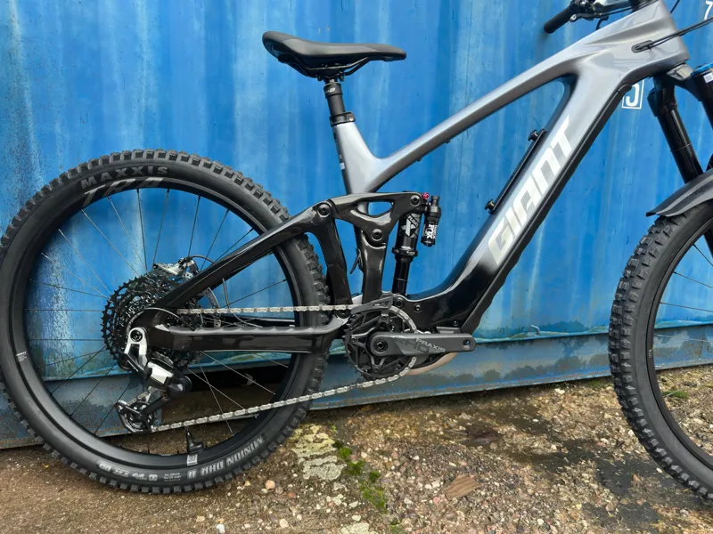 Giant Reign 2026 Advanced E+ 1 - Mercury/Carbon Smoke-3