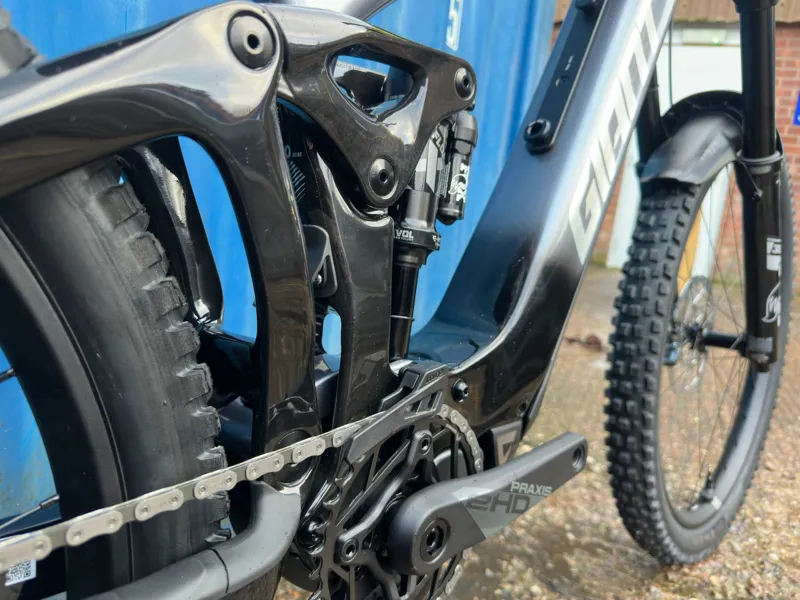 Giant Reign 2026 Advanced E+ 1 - Mercury/Carbon Smoke-8