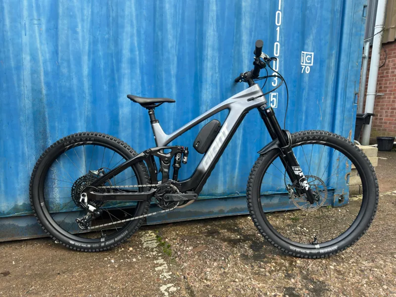 Giant Reign 2026 Advanced E+ 1 - Mercury/Carbon Smoke-1