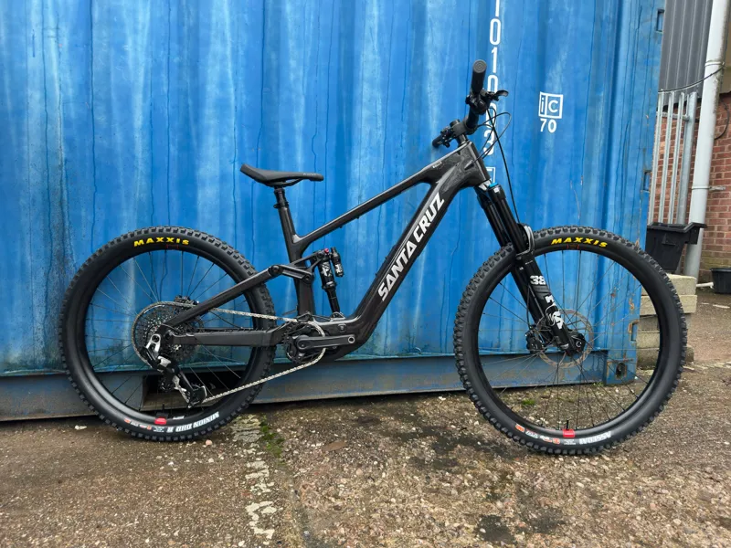 Santa Cruz MY26 Bullit C 90 - Gloss Black-1