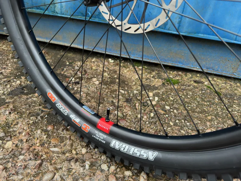 Santa Cruz MY26 Bullit C 90 - Gloss Black-3