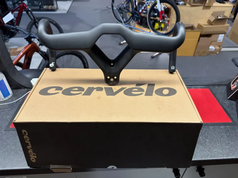 Cervelo HB19 40/44 x 100cm Carbon Cockpit-2
