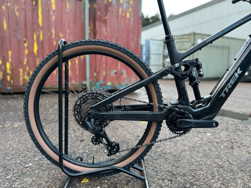 Trek Fuel+ EX 9.7 - Carbon Smoke/Lithium Grey Marble-3