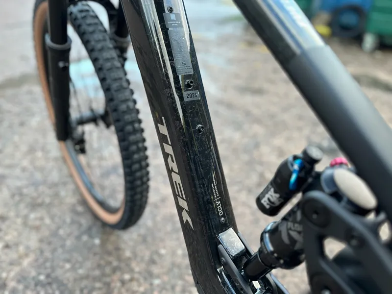 Trek Fuel+ EX 9.7 - Carbon Smoke/Lithium Grey Marble-6