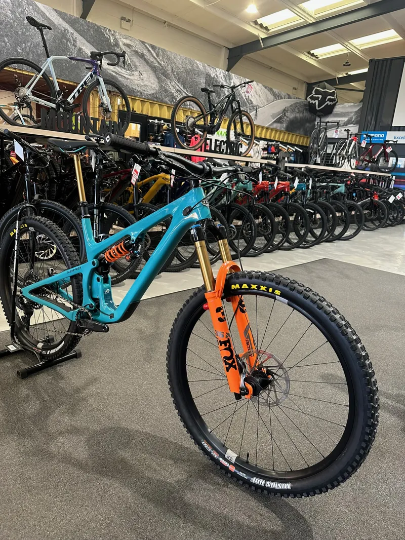 Yeti Cycles SB140 C-Series LR in Turquoise - Free Fox Factory Upgrade