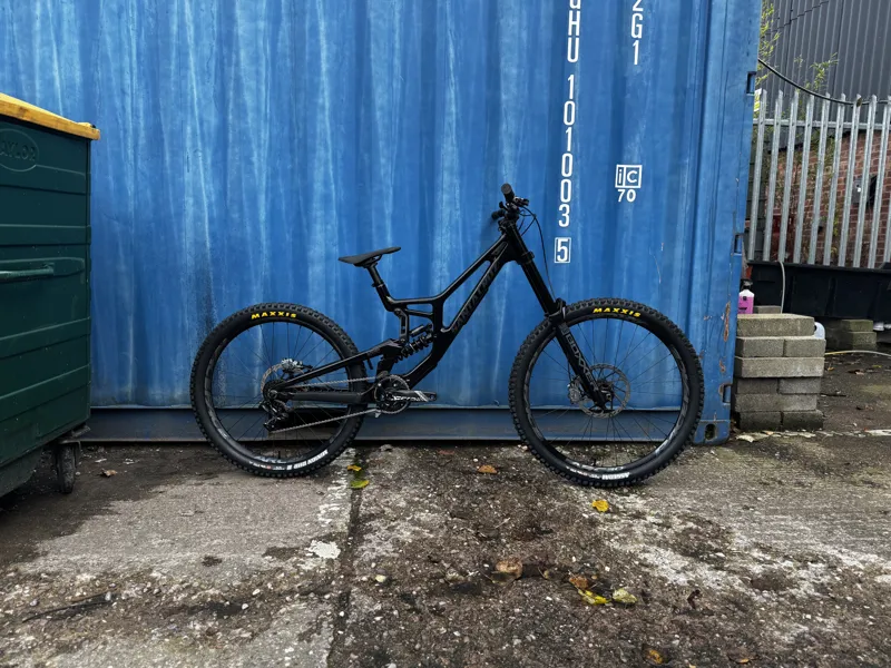 Santa Cruz V10 CC S MX Black Sparkle-1