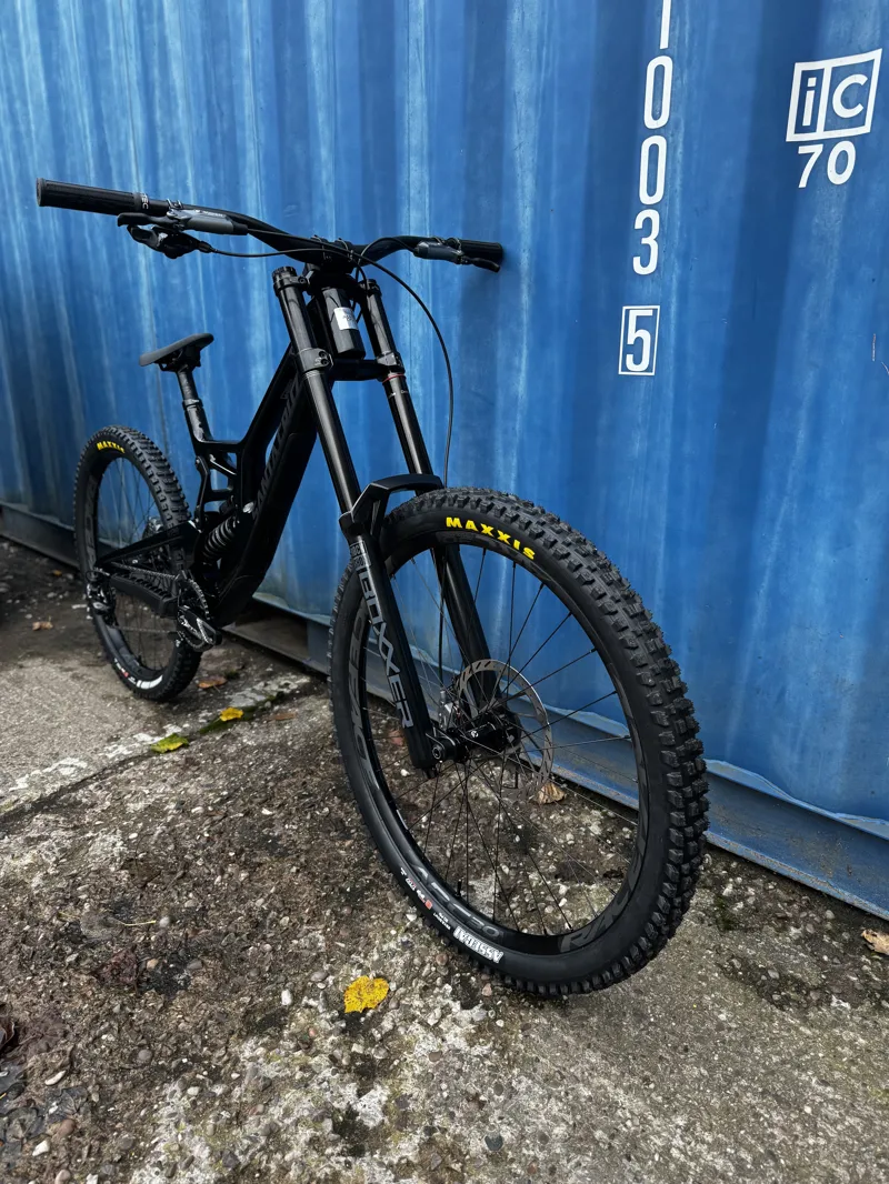 Santa Cruz V10 CC S MX Black Sparkle-8