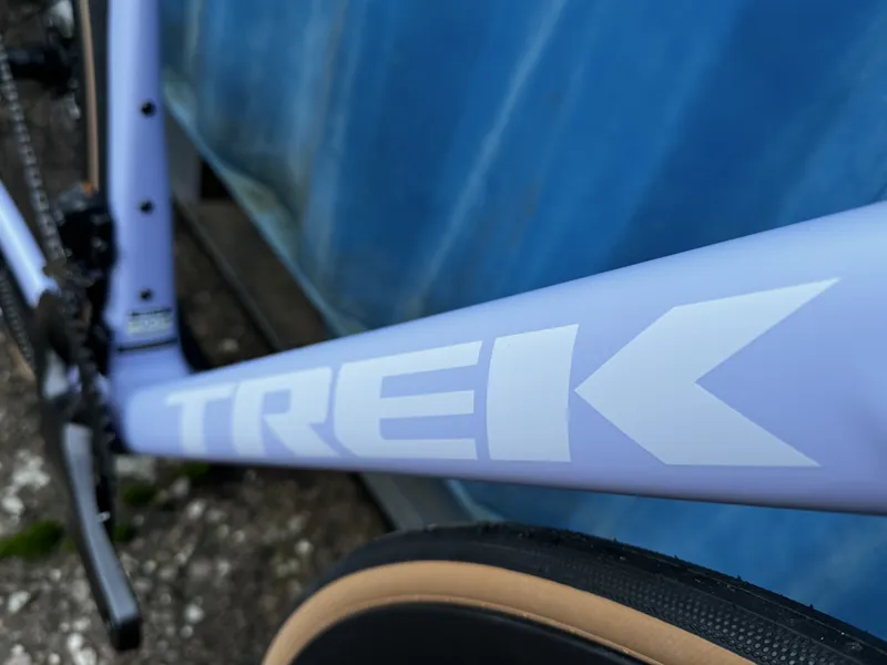 TREK Madone SL 7 Gen 8 - Lavender Haze/ Smoke-12