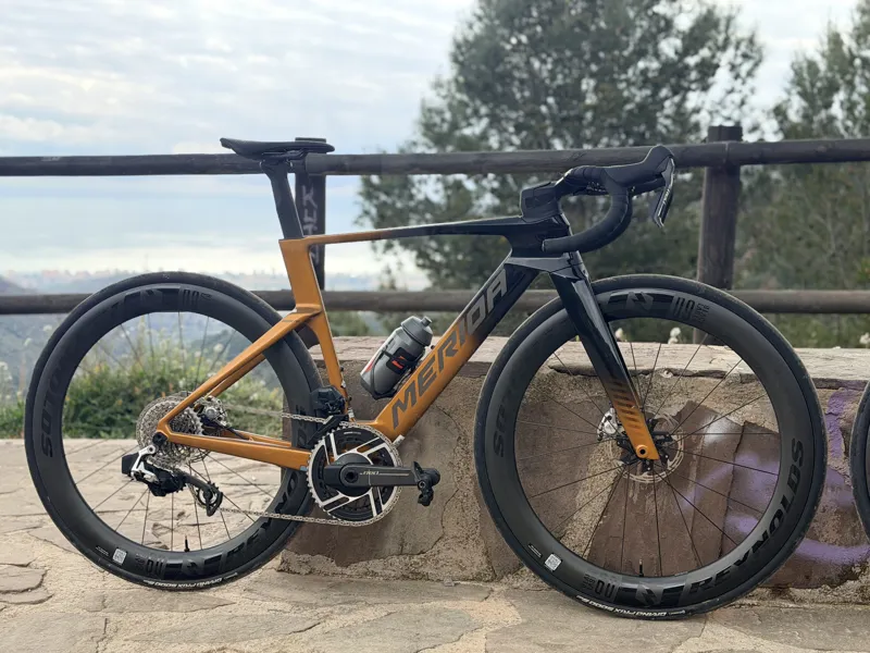 Merida Reacto 10K Road Bike in Black/Mineral Gold Grey-1