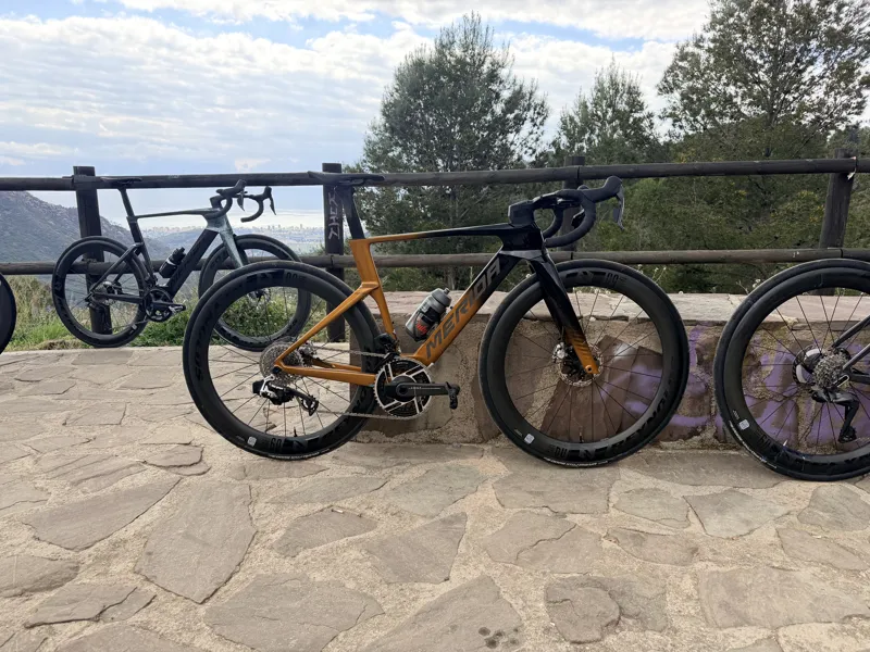 Merida Reacto 10K Road Bike in Black/Mineral Gold Grey-8