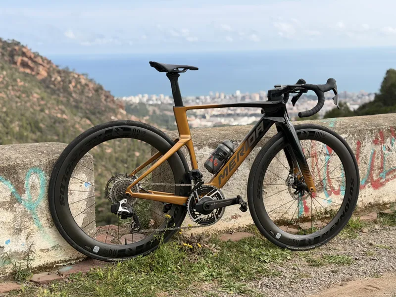 Merida Reacto 10K Road Bike in Black/Mineral Gold Grey-9