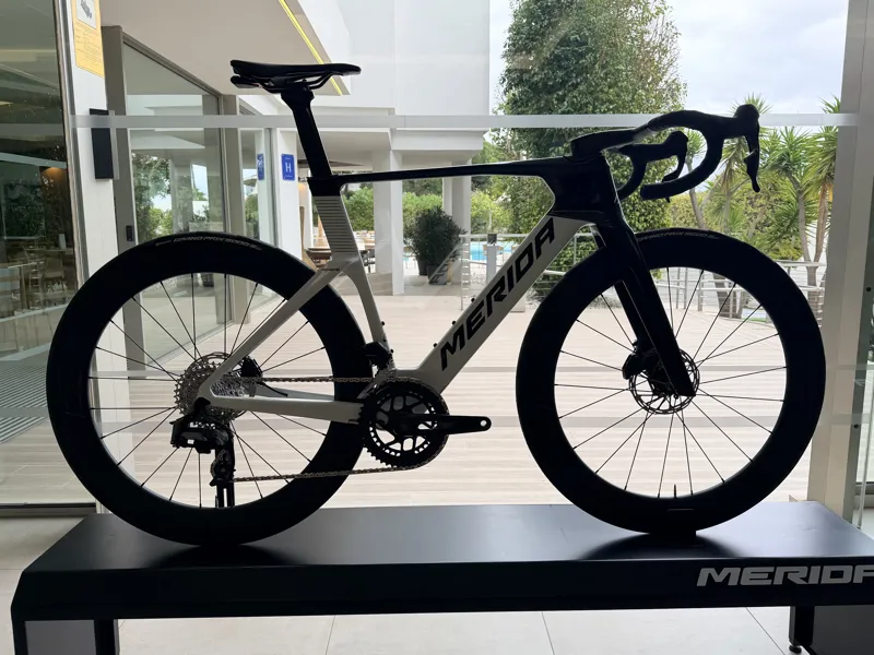 Merida MY27 Reacto 7000 Road Bike in Halo Green/White Green-1